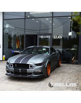 Ταπετσαρία Αυτοκινήτου σε FORD MUSTANG σε απόχρωση ivory και σχέδιο ρόμβος με λεπτομέρειες μαύρες.
