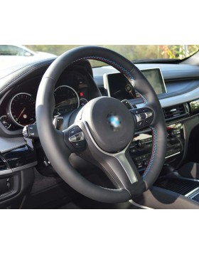 Ντύσιμο Τιμονιού σε BMW X6 με ραφές στα χρώματα της Μ και δέρμα άριστης ποιότητας και την πολυετή μας τεχνογνωσία.