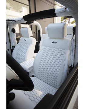 Ταπετσαρία Αυτοκινήτου σε Jeep Wrangler JK από δέρμα άριστης ποιότητας σε λευκό χρώμα και σχέδιο κυψέλη.