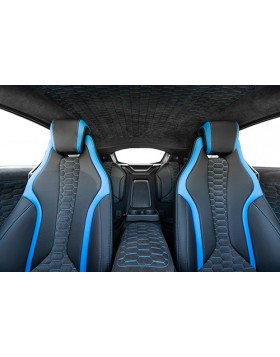 Ολική επένδυση ταπετσαρίας αυτοκινήτου σε BMW I8 από δέρμα άριστης ποιότητας σε μαύρη απόχρωση με μπλέ λεπτομέρειες και ραφές.