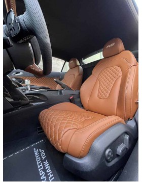 Ταπετσαρία Αυτοκινήτου για Audi R8 από ταμπά δέρμα άριστης ποιότητας σε σχέδιο ρόμβων στα κεντρικά κομμάτια σε συνδυασμό με alcantara