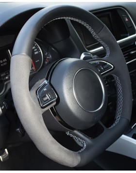 Δερμάτινη επένδυση τιμονιού για Audi Sq5 σε συνδυασμό δέρματος με alcantara και γκρι ανοιχτή ραφή 