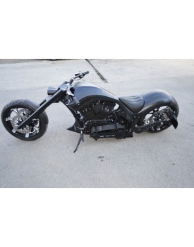 Ντύσιμο σέλας μηχανής σε Custom Harley με δέρμα μαύρο και σχέδιο ίσιε ραφές.