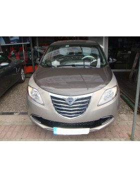 Ταπετσαρία Αυτοκινήτου σε Lancia Ypsilon με δέρμα άριστης ποιότητας σε χρώμα καφέ σε συνδυασμό με ivory 