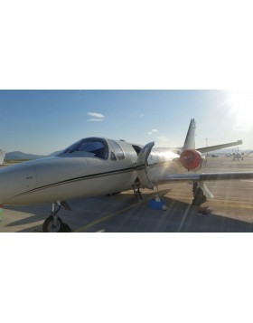 Ταπετσαρία Αεροσκάφους σε Lear Jet με επιλεγμένα δέρματα σε χρώματα ivory μόνο από την Rellas Art