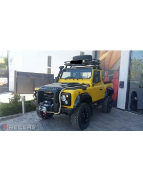 Ταπετσαρία Αυτοκινήτου σε  LAND ROVER DEFENDER με μαύρο δέρμα κορυφαίας ποιότητας κίτρινες ραφές και σχέδιο δίγαζο ρόμβο.