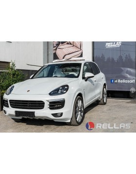 Ταπετσαρία Αυτοκινήτου σε PORSCHE CAYENNE, ολική επένδυση εωτερικού με λευκό δέρμα άριστης ποιότητας και τρυπητές λεπτομέρειες στο κέντρο.