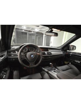Ταπετσαρία Αυτοκινήτου σε BMW X5 με δέρμα μαύρο άριστης ποιότητας, ίσιες ραφές και την πολυετή εμπειρία μας.