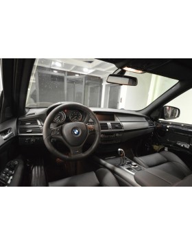 Ταπετσαρία Αυτοκινήτου σε BMW X5 με δέρμα μαύρο άριστης ποιότητας, ίσιες ραφές και την πολυετή εμπειρία μας.
