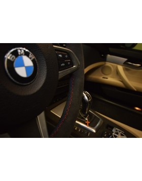 Ταπετσαρία Αυτοκινήτου σε BMW Z4 με δέρμα άριστης ποιότητας Ivory και alcantara στο τιμόνι.